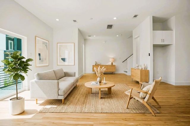 4704 Thornton Views Road, Houston, TX 77018