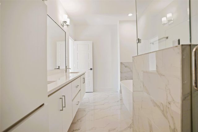 4704 Thornton Views Road, Houston, TX 77018