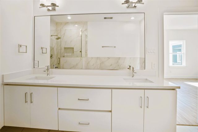 4704 Thornton Views Road, Houston, TX 77018