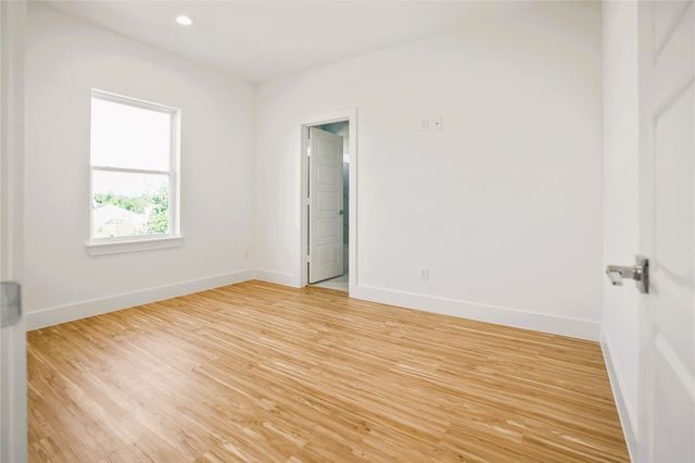 4704 Thornton Views Road, Houston, TX 77018