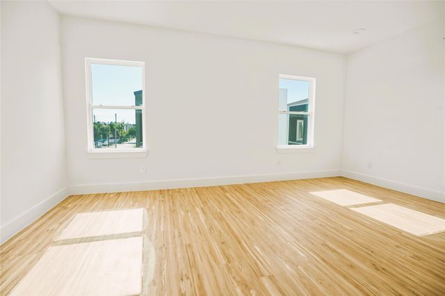 4704 Thornton Views Road, Houston, TX 77018
