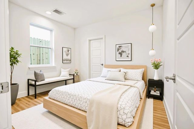 4704 Thornton Views Road, Houston, TX 77018