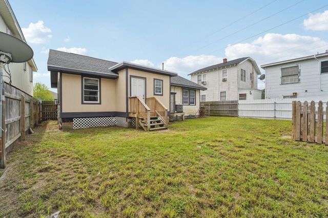 5224 Bernardo De Galvez, Galveston, TX 77551