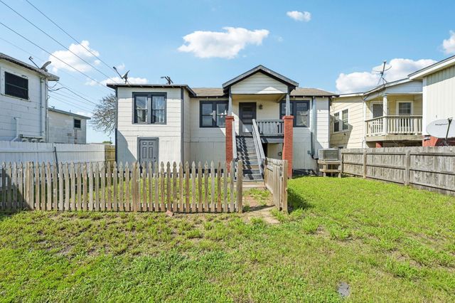 5224 Bernardo De Galvez, Galveston, TX 77551