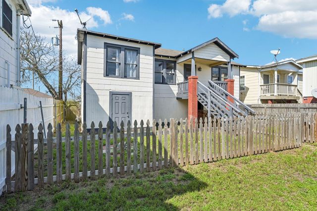 5224 Bernardo De Galvez, Galveston, TX 77551