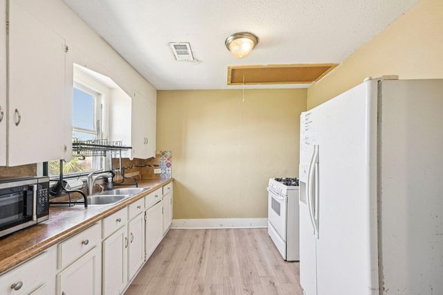 5224 Bernardo De Galvez, Galveston, TX 77551