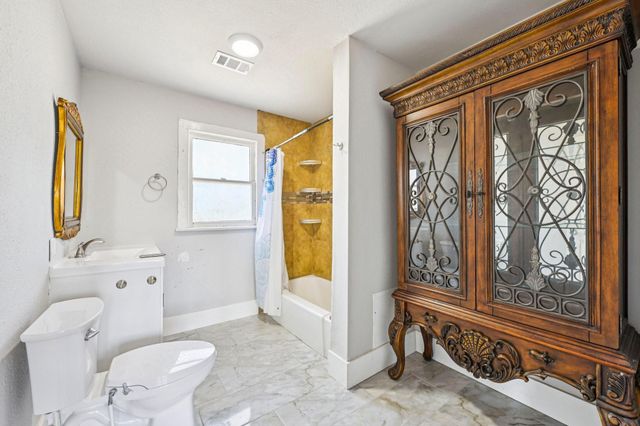 5224 Bernardo De Galvez, Galveston, TX 77551