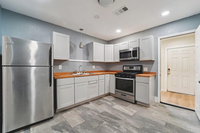 5224 Bernardo De Galvez, Galveston, TX 77551