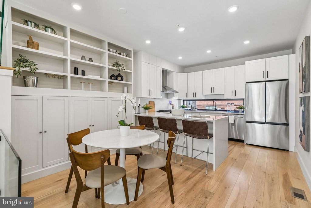 2825 CAMBRIDGE ST, PHILADELPHIA, PA 19130 — photo 4