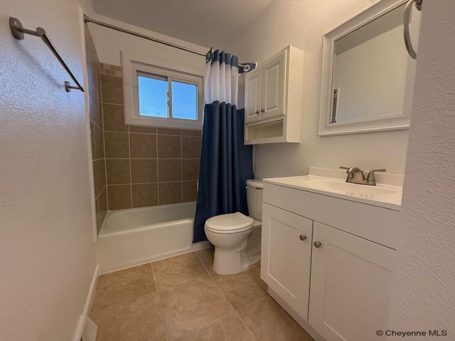 4940 MOUNTAIN RD, Cheyenne, WY 82009