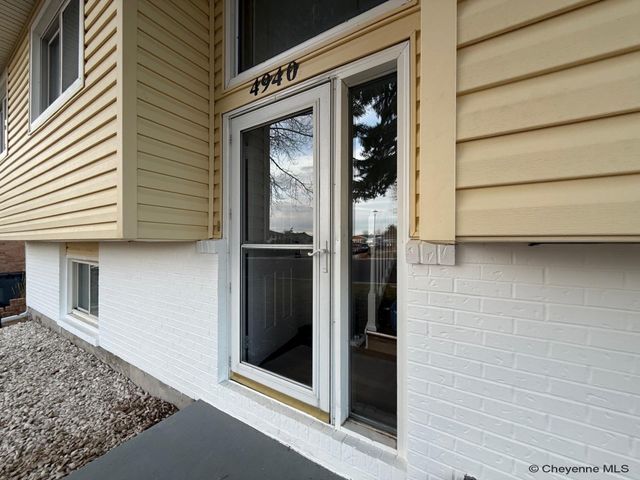 4940 MOUNTAIN RD, Cheyenne, WY 82009