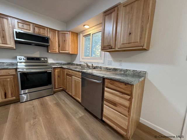 4940 MOUNTAIN RD, Cheyenne, WY 82009