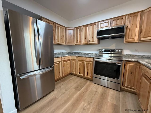 4940 MOUNTAIN RD, Cheyenne, WY 82009