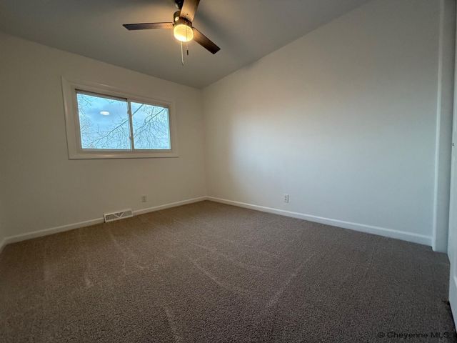 4940 MOUNTAIN RD, Cheyenne, WY 82009