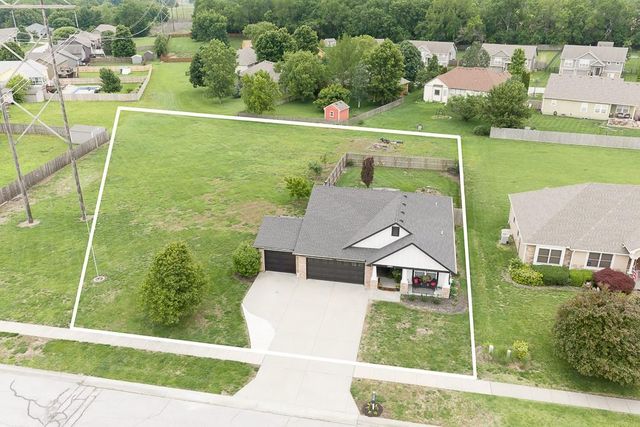 16809 Sheehan Road, Basehor, KS 66007