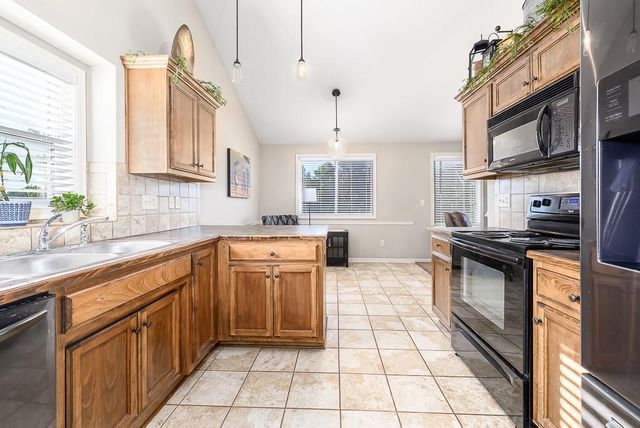 16809 Sheehan Road, Basehor, KS 66007