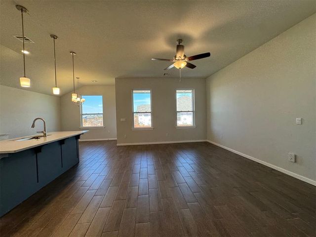 10729 Painted Turtle Way, Midwest City, OK 73130