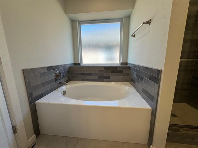 10729 Painted Turtle Way, Midwest City, OK 73130