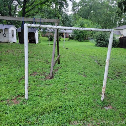 807 N Parkinson Avenue, Wagoner, OK 74467