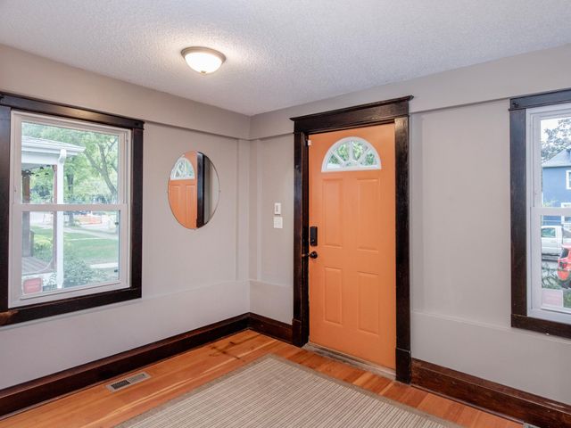 3512 34th Avenue S, Minneapolis, MN 55406
