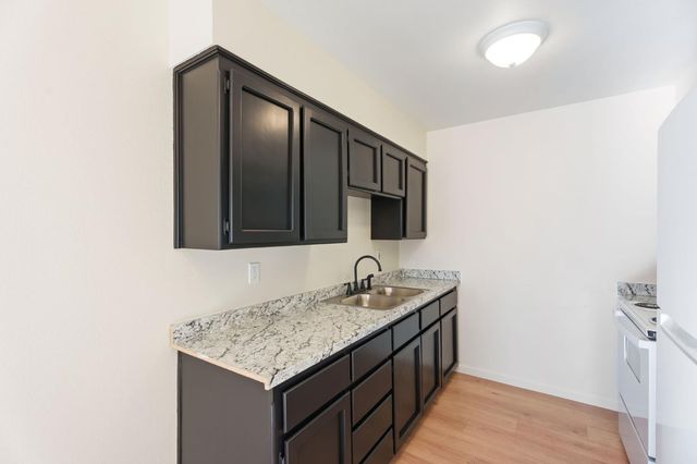 609 Moore Street, Madera, CA 93638