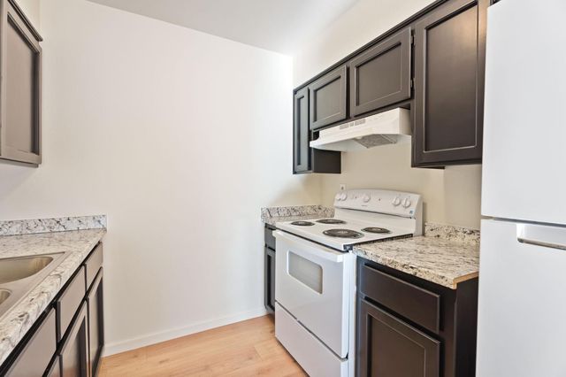 609 Moore Street, Madera, CA 93638