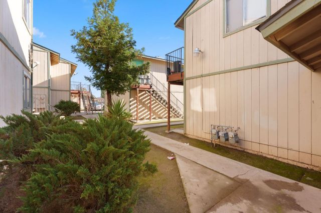 609 Moore Street, Madera, CA 93638