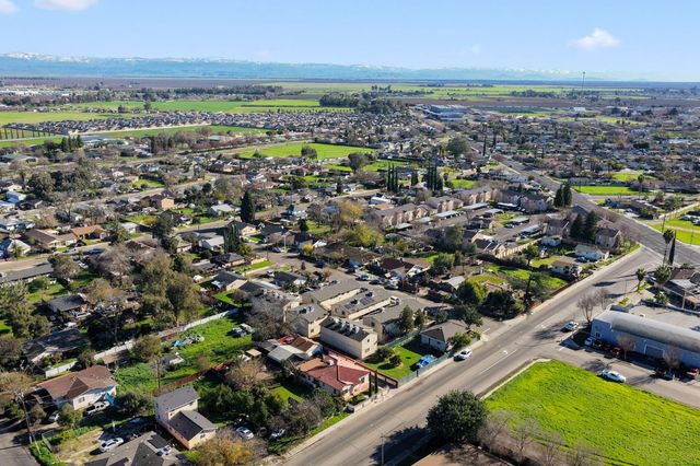 609 Moore Street, Madera, CA 93638