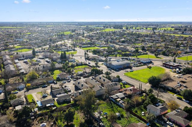 609 Moore Street, Madera, CA 93638