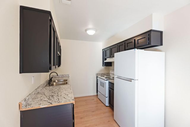 609 Moore Street, Madera, CA 93638