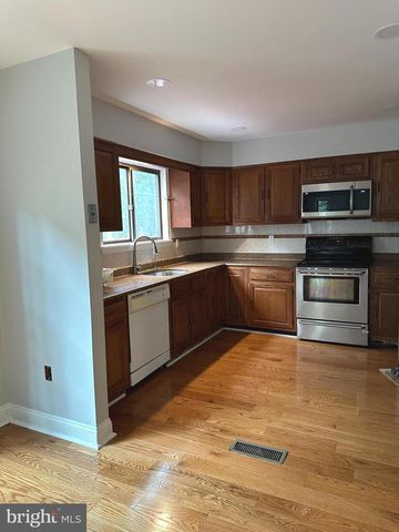 7811 WENDY RIDGE LN, Annandale, VA 22003