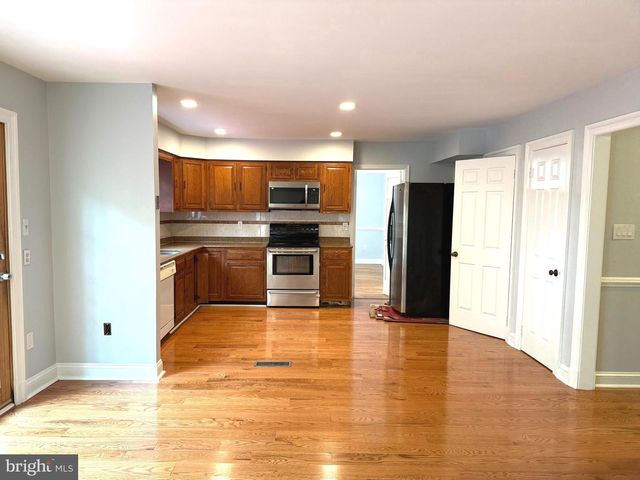 7811 WENDY RIDGE LN, Annandale, VA 22003