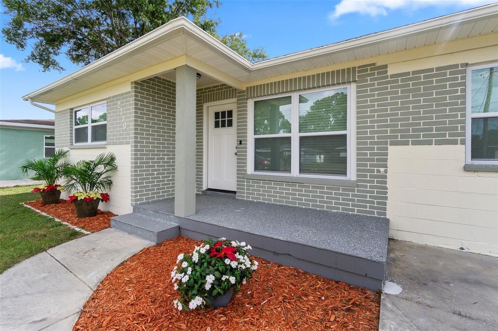 Image 2 of property listing at 2710 W NASSAU STREET, Tampa, FL 33607