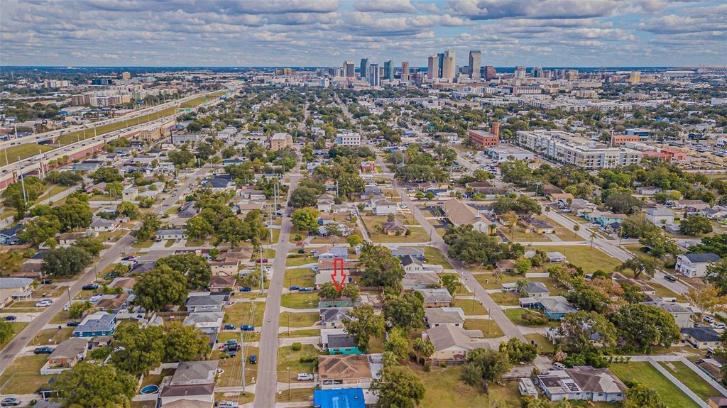 Image 24 of property listing at 2710 W NASSAU STREET, Tampa, FL 33607