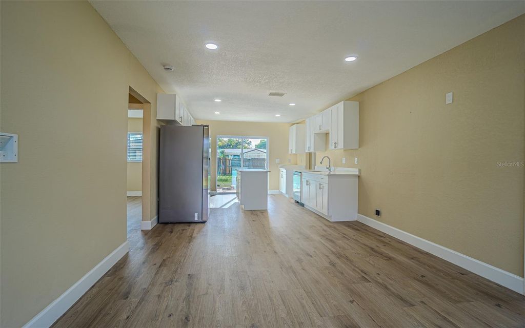 Image 5 of property listing at 2710 W NASSAU STREET, Tampa, FL 33607