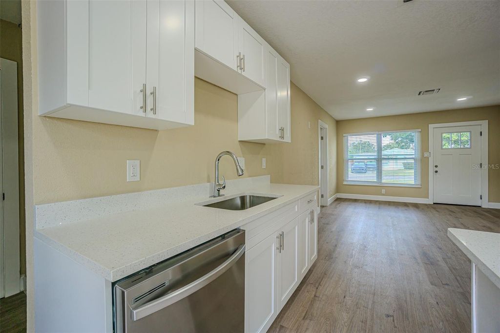 Image 9 of property listing at 2710 W NASSAU STREET, Tampa, FL 33607