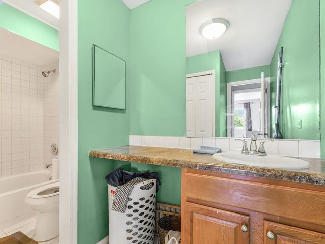 107 W Elk Trail 206, Carol Stream, IL 60188