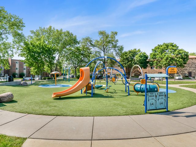 107 W Elk Trail 206, Carol Stream, IL 60188