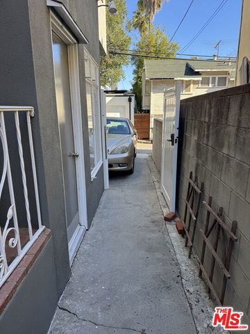 1245 Chelsea Avenue A, Santa Monica, CA 90404