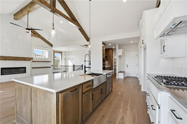 2074 NW OBrien Road, Lee's Summit, MO 64081