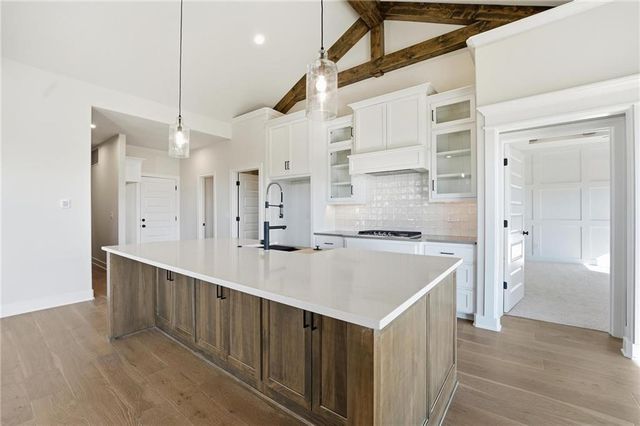 2074 NW OBrien Road, Lee's Summit, MO 64081