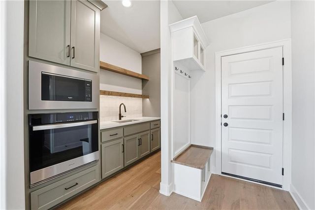 2074 NW OBrien Road, Lee's Summit, MO 64081