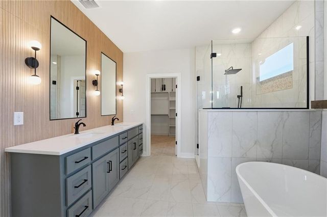 2074 NW OBrien Road, Lee's Summit, MO 64081