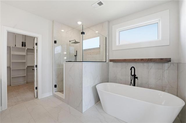 2074 NW OBrien Road, Lee's Summit, MO 64081