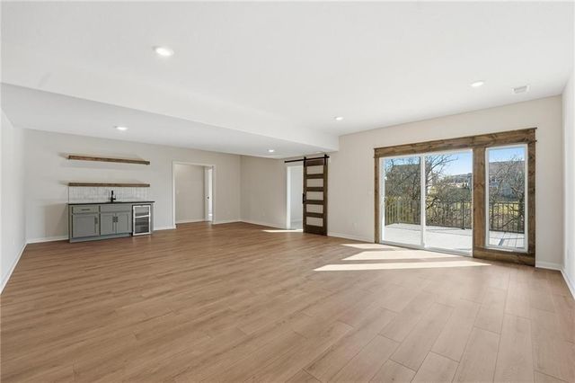 2074 NW OBrien Road, Lee's Summit, MO 64081