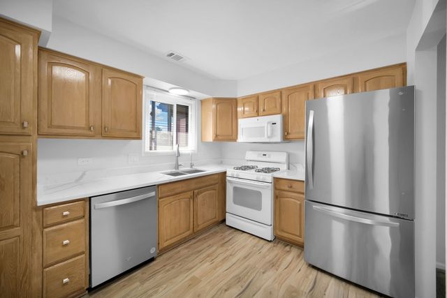 1037 Cottonwood Court 2BL, Wheeling, IL 60090