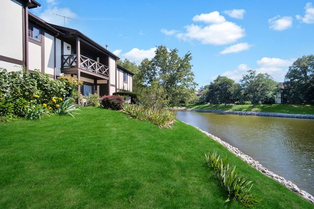1037 Cottonwood Court 2BL, Wheeling, IL 60090