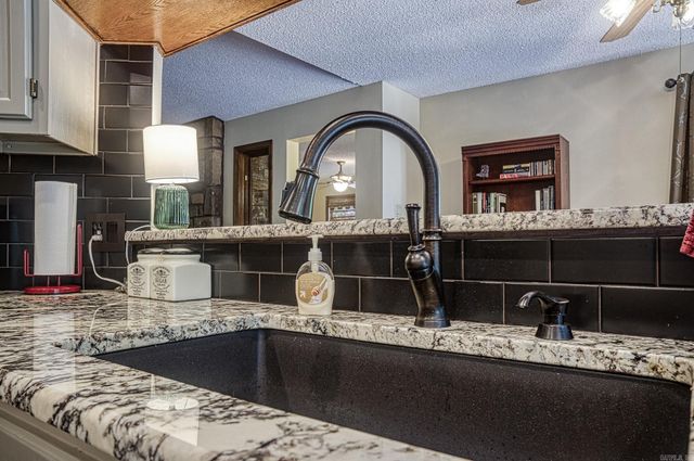 1 Las Navas Lane, Hot Springs Village, AR 71909