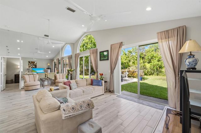 3198 SE Carrick Green Court, Port St. Lucie, FL 34952