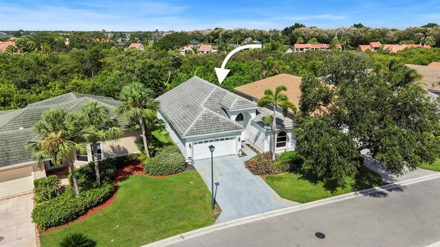 3198 SE Carrick Green Court, Port St. Lucie, FL 34952